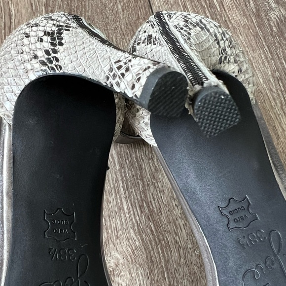 Joie Abbott Sandal - Picture 4 of 11